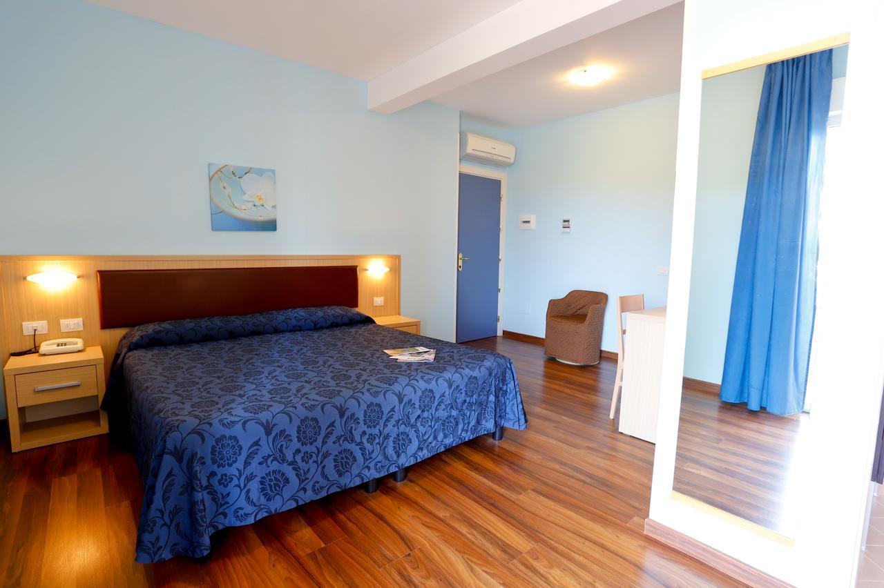 Hotel Grifone Principina a Mare Ngoại thất bức ảnh
